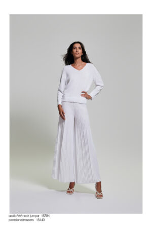 Art. 15784 Scollo V/V neck – Art. 15443 Pantalone/Trousers